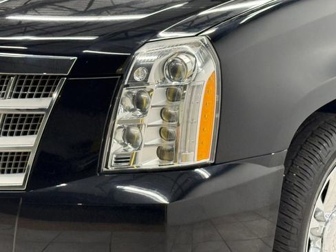 Used 2014 Cadillac Escalade Platinum AWD/4WD image 4