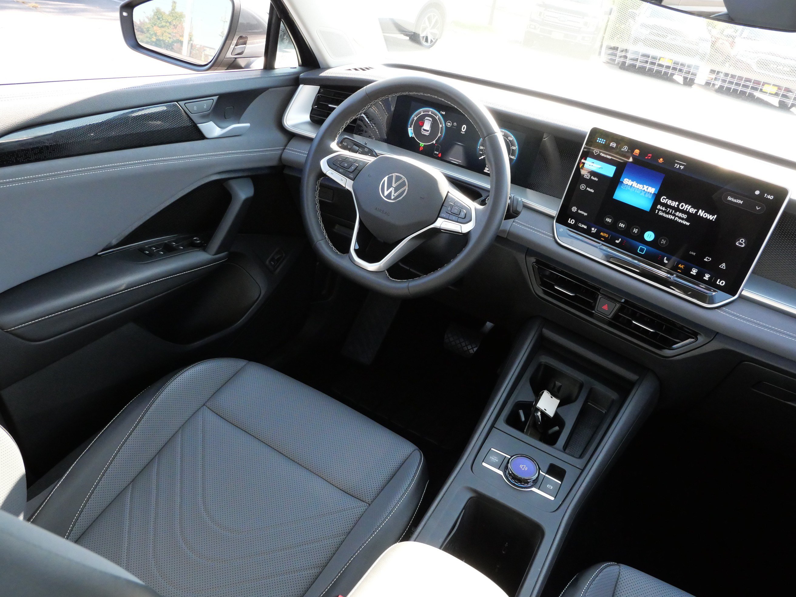 Certified 2025 Volkswagen Tiguan SE w/ Panoramic Sunroof Package AWD/4WD image 9