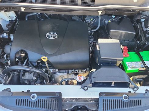 Used 2017 Toyota Sienna XLE w/ XLE Navigation Package image 15