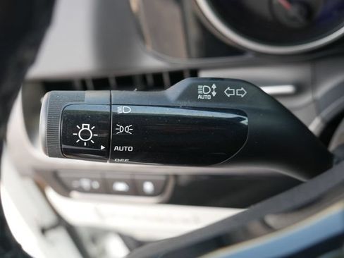 Used 2024 Kia Carnival EX FWD image 25