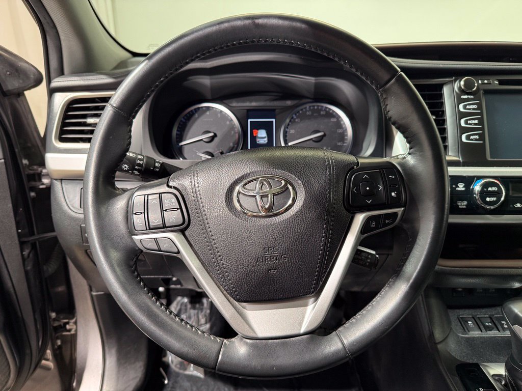 Used 2019 Toyota Highlander XLE AWD/4WD image 25