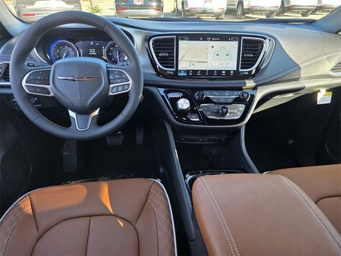 New 2026 Chrysler Pacifica Pinnacle image 11