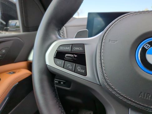 Certified 2025 BMW X5 xDrive50e w/ M Sport Package image 24