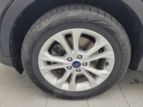 Used 2017 Ford Escape SE w/ SE Cold Weather Package AWD/4WD image 31