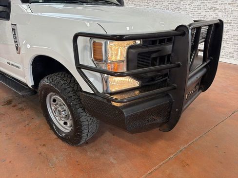 Used 2022 Ford F250 XL w/ Power Equipment Group image 9