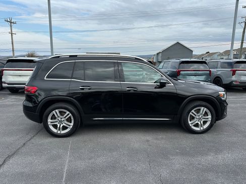 Used 2021 Mercedes-Benz GLB 250 4MATIC image 4