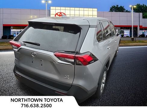 Used 2022 Toyota RAV4 LE image 6