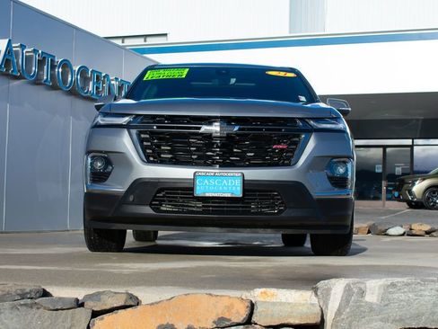 Certified 2024 Chevrolet Traverse RS image 3