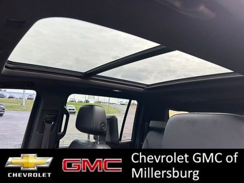 Used 2021 Chevrolet Suburban Z71 w/ Luxury Package image 24