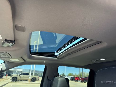 Used 2019 GMC Sierra 1500 Denali w/ Denali Ultimate Package image 12