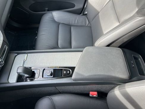 Certified 2025 Volvo XC60 B5 Plus image 26