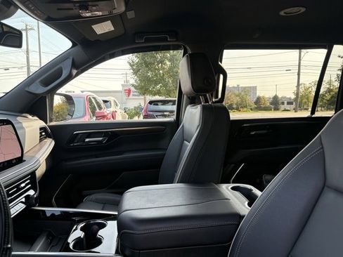 Certified 2025 Chevrolet Suburban Premier image 30