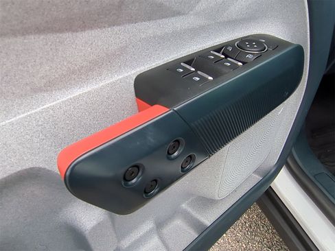 Used 2023 Ford Maverick XLT image 15