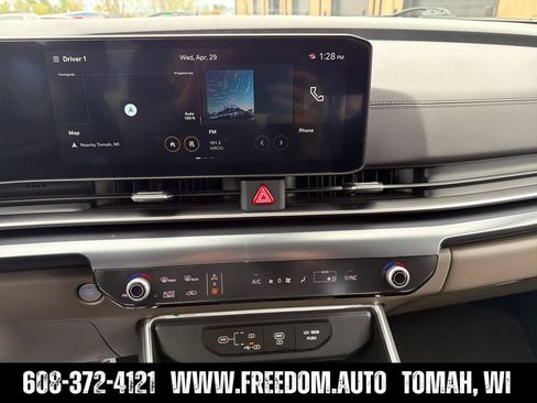 Used 2025 Kia Carnival FWD image 17
