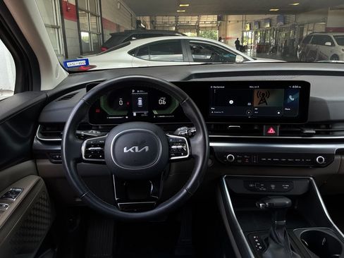 Used 2026 Kia Carnival FWD image 15