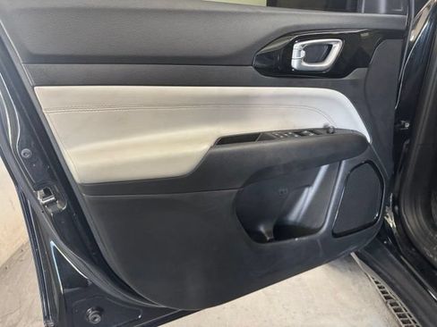 Used 2022 Jeep Compass Limited AWD/4WD image 21
