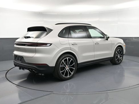 Certified 2026 Porsche Cayenne E-Hybrid AWD/4WD image 8
