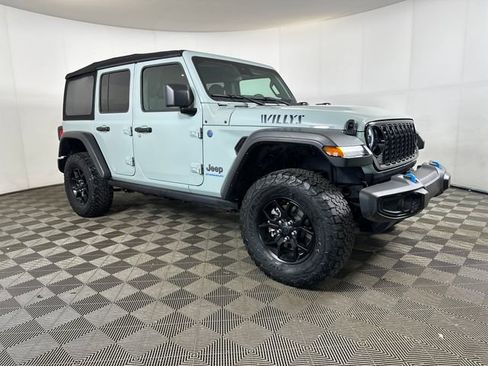 Used 2024 Jeep Wrangler Unlimited image 2