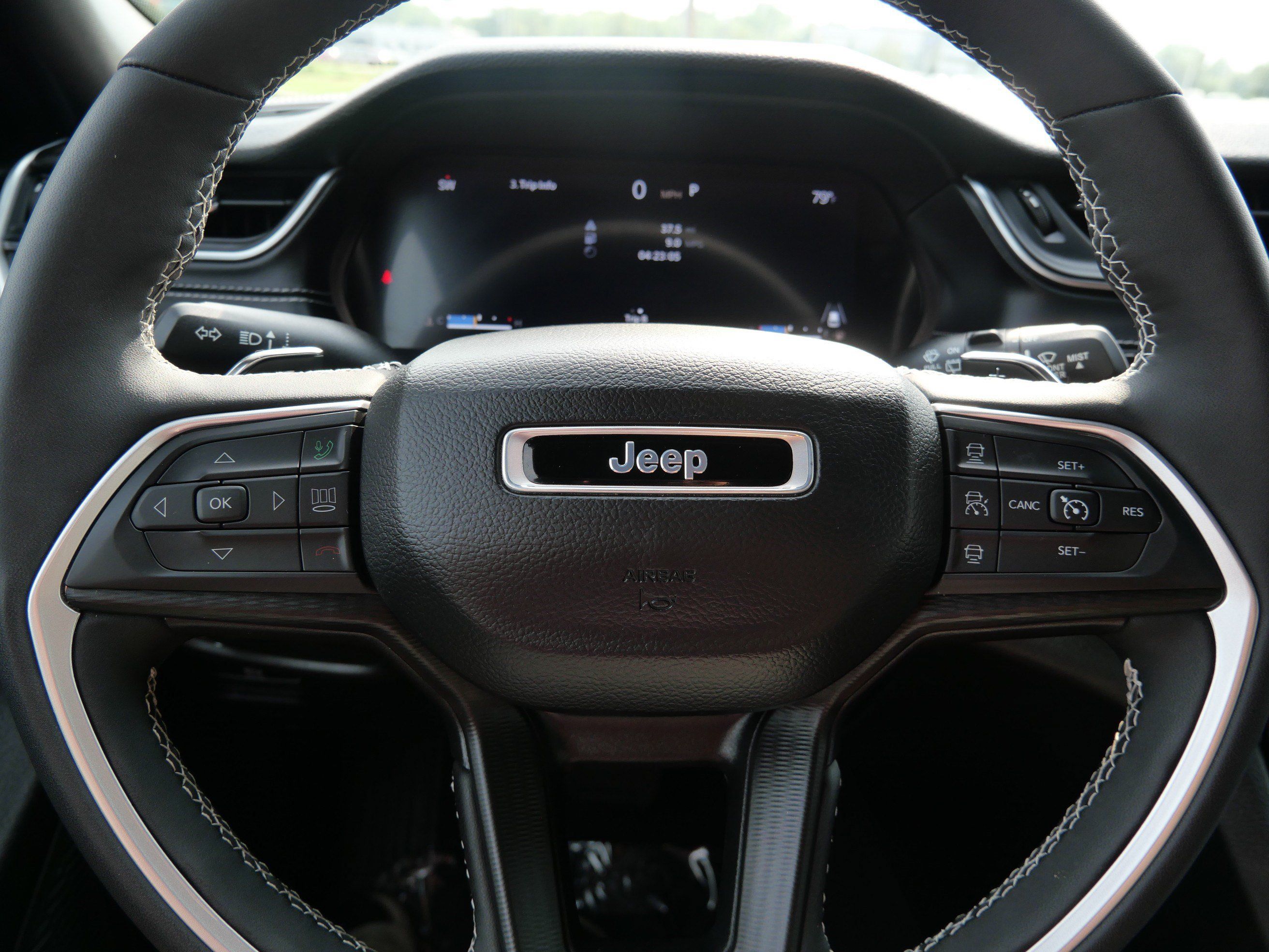 Used 2024 Jeep Grand Cherokee L Altitude AWD/4WD image 25