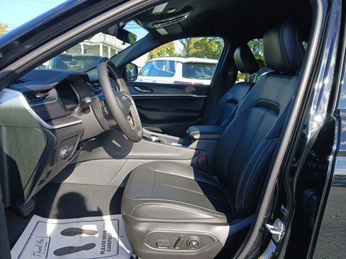 New 2025 Jeep Grand Cherokee Limited image 15