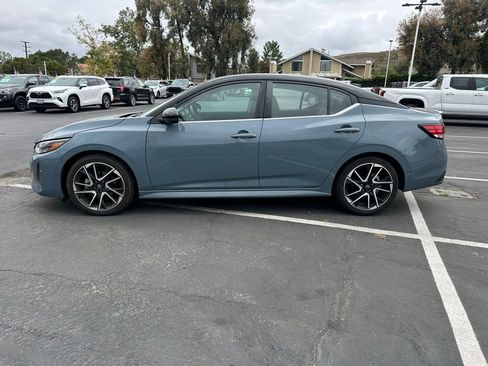 Used 2024 Nissan Sentra SR w/ SR Premium Package FWD image 2
