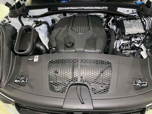 New 2026 Porsche Macan image 25