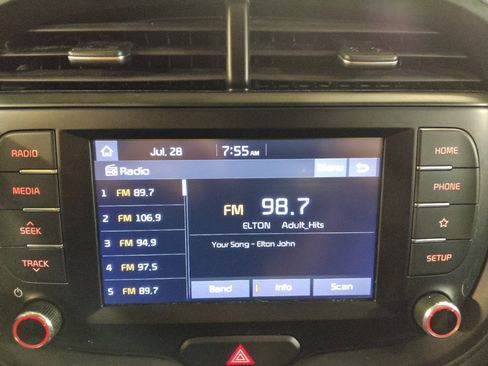 Used 2020 Kia Soul LX FWD image 25