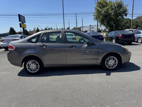 Used 2009 Ford Focus SE FWD image 6