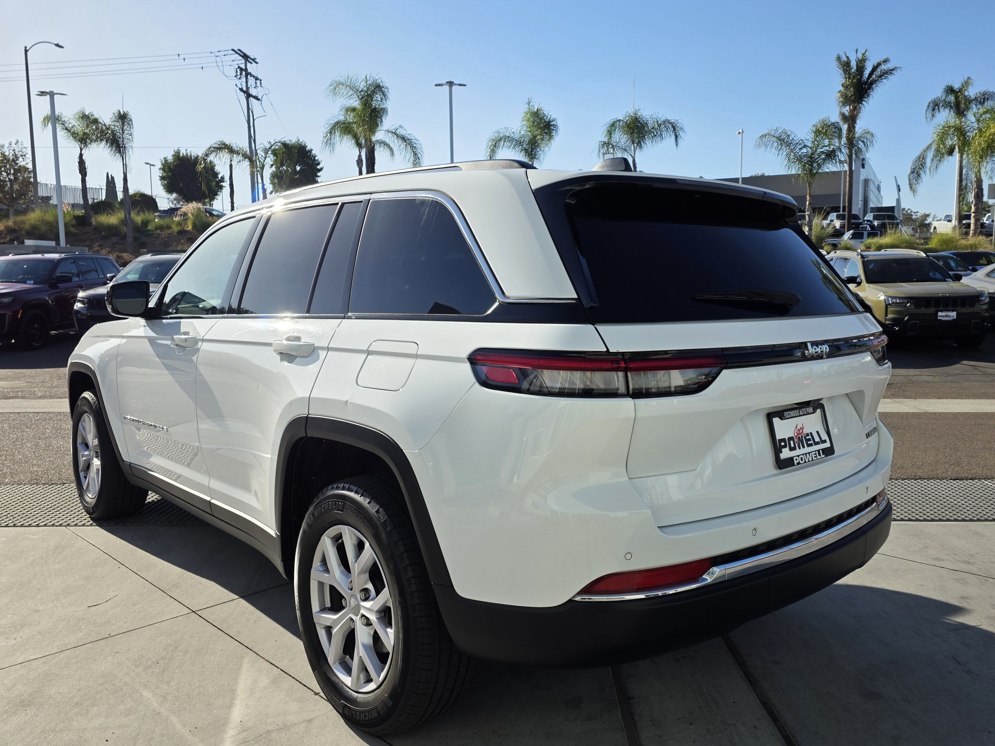 Used 2022 Jeep Grand Cherokee Limited RWD image 3