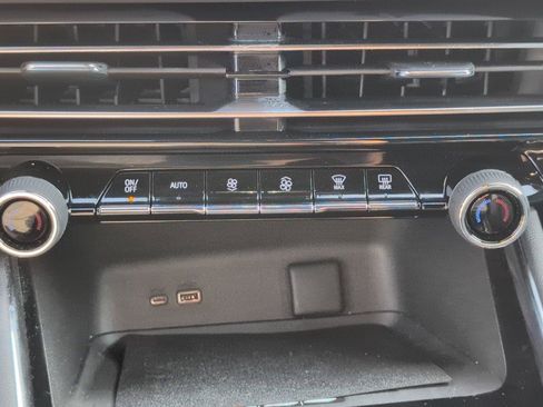 Used 2025 Chevrolet Traverse LT w/ Sun and Wheel Package FWD image 25
