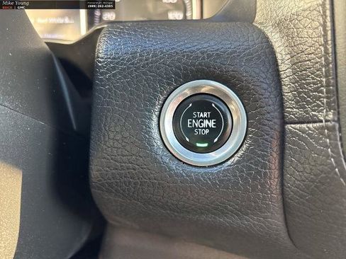 Used 2021 GMC Yukon Denali w/ Denali Ultimate Package AWD/4WD image 30