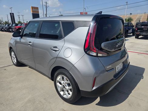 Used 2024 Kia Soul LX w/ Option Group 015 FWD image 5