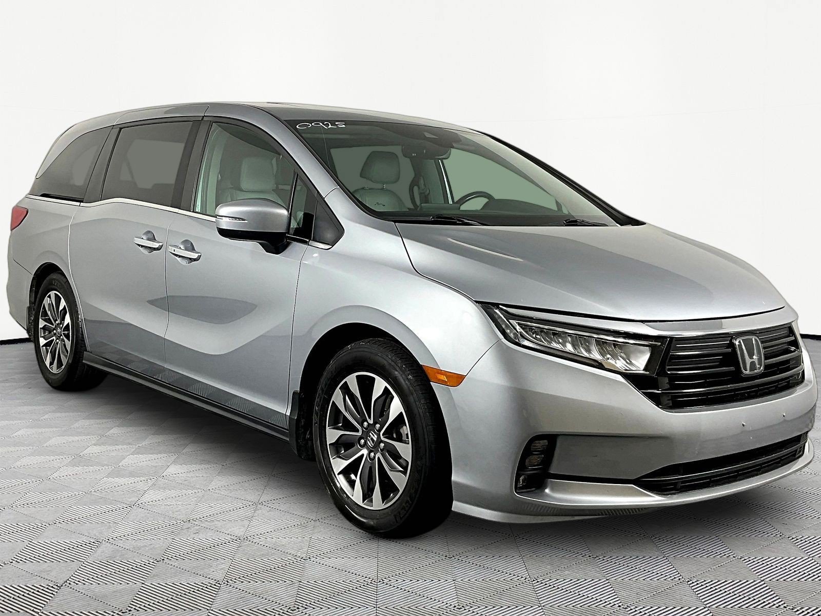 Used 2023 Honda Odyssey EX-L image 3