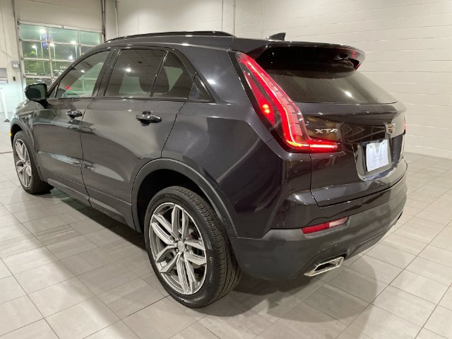 Used 2022 Cadillac XT4 Sport w/ Enhanced Visibility Package FWD image 3