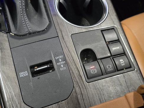 Used 2023 Toyota Highlander Platinum image 8