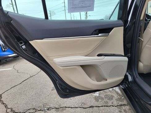 Used 2018 Toyota Camry XLE image 10