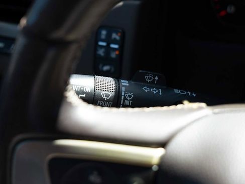 Used 2015 GMC Yukon Denali w/ Premium Package image 18