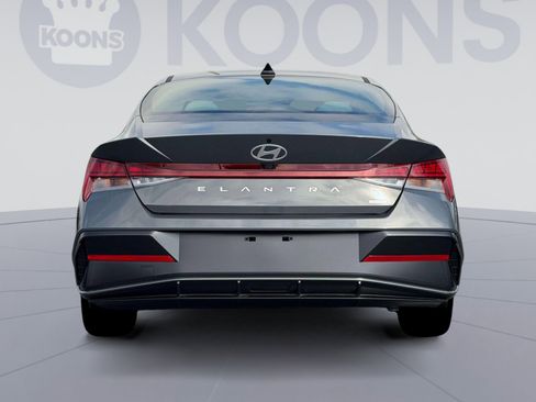 New 2026 Hyundai Elantra Limited FWD image 8
