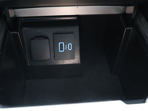 Used 2022 Ford Explorer XLT w/ Equipment Group 202A image 28