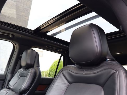 Used 2020 Lincoln Navigator Reserve w/ Luxury Package image 11