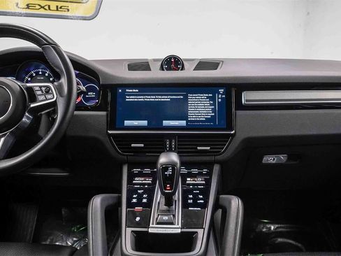 Used 2023 Porsche Cayenne Platinum Edition image 13