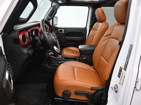 Used 2021 Jeep Wrangler Unlimited Rubicon w/ Cold Weather Group AWD/4WD image 10