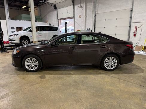 Used 2013 Lexus ES 350 w/ Premium Pkg FWD image 3
