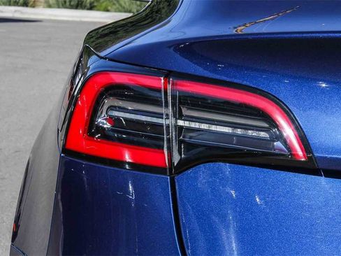 Used 2021 Tesla Model 3 Standard Range Plus image 11