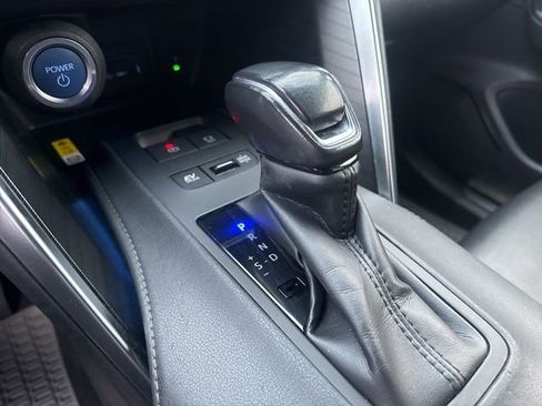 Used 2021 Toyota Venza XLE image 29