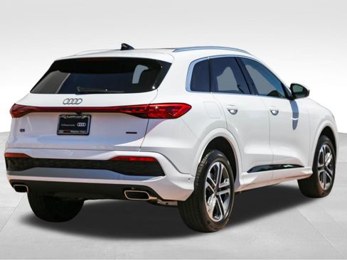 Certified 2025 Audi Q5 Premium w/ Convenience Package AWD/4WD image 7