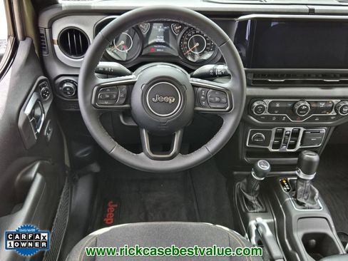 Used 2025 Jeep Gladiator Sport image 14