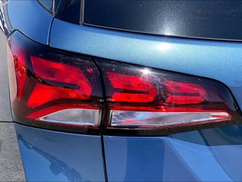 Used 2024 Chevrolet Equinox LT FWD image 28