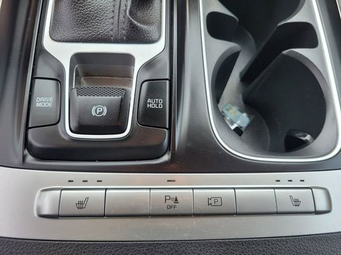 Used 2024 Kia Carnival LX FWD image 33
