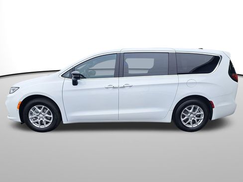New 2026 Chrysler Pacifica Select image 9
